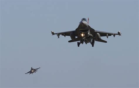 Tanks, F-16 jets part of long-term aid for Ukraine, won’t be ready for upcoming offensive, US says